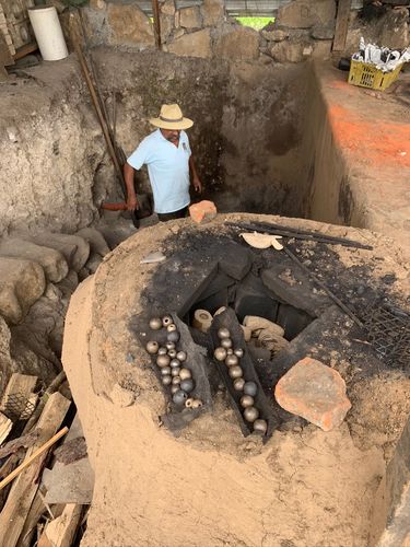 Cover image: EA-GrupoAlfareriaCeramica-SanBartoloCoyotepecOaxaca-Onora